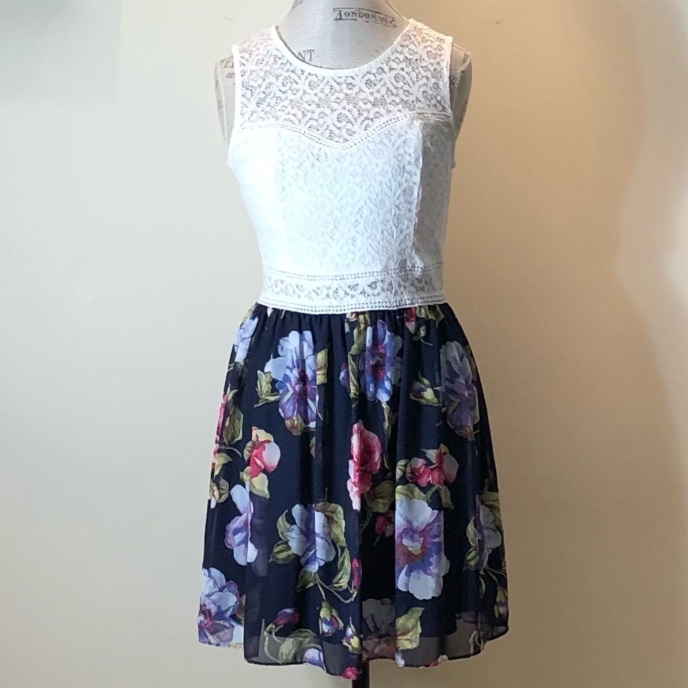 BCX Dress Ivory and Blue Size 13 Junior